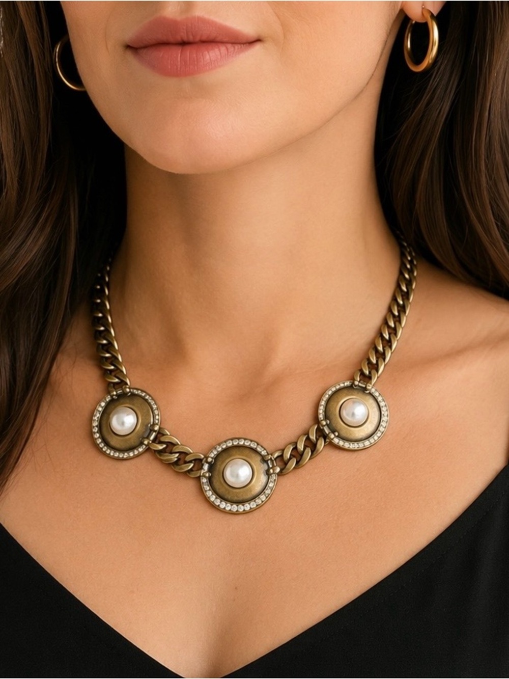 Vintage and Elegant Brushed Gold Necklace with faux pearl and rhinestone.